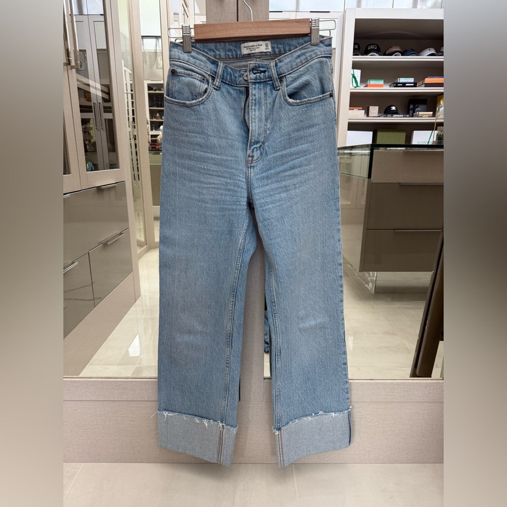 Abercrombie & Fitch Light Blue '90s Relaxed Jeans